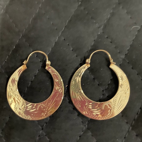 14k Gold hoop earrings - Picture 3 of 6